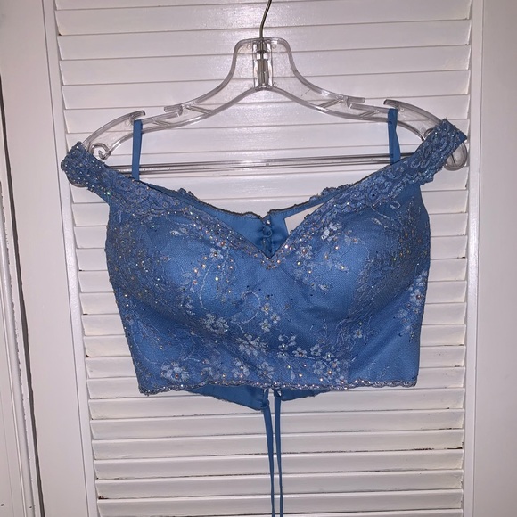 PROM DRESS!! ONLY WORN ONCE!! - Picture 4 of 8